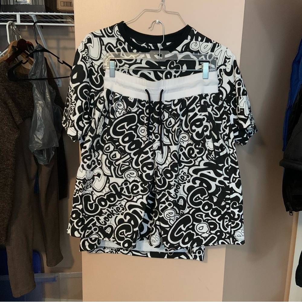COOKIES 2 PIECE OUTFIT MENS MEDIUM